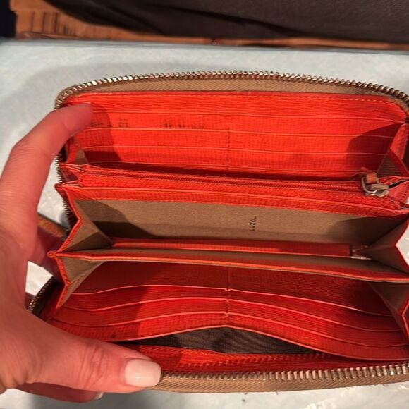 Fendi Tan Zippered wallet - Picture 7 of 15